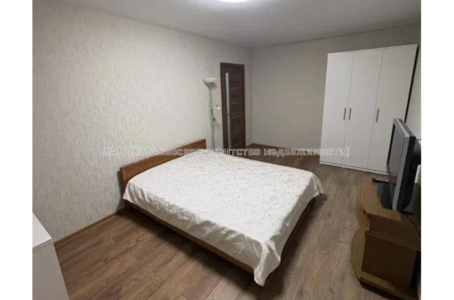 Продам квартиру, Науки просп. , 1 кім., 36 м², евроремонт 
