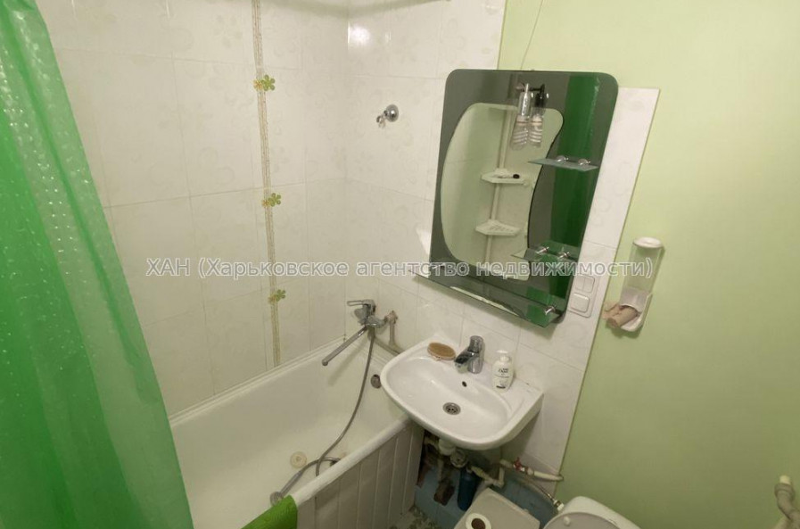 Продам квартиру, Защитников Неба ул. , 1  ком., 33 м², капитальный ремонт 