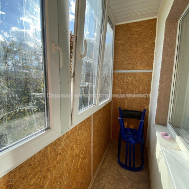 Продам квартиру, Защитников Неба ул. , 1  ком., 33 м², капитальный ремонт 