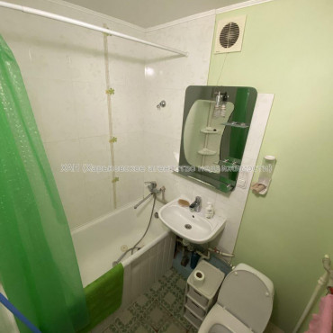 Продам квартиру, Защитников Неба ул. , 1 кім., 33 м², капитальный ремонт 