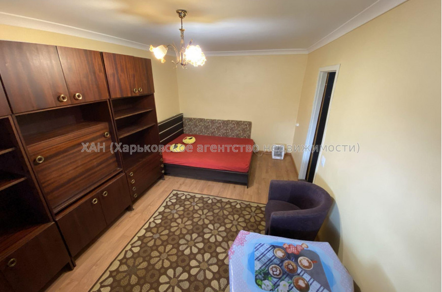 Продам квартиру, Защитников Неба ул. , 1  ком., 33 м², капитальный ремонт 