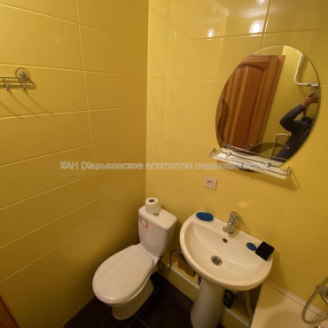 Продам квартиру, Защитников Неба ул. , 1  ком., 33 м², капитальный ремонт 