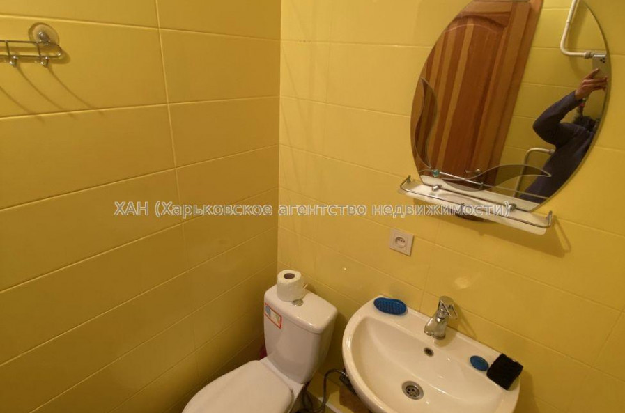 Продам квартиру, Защитников Неба ул. , 1  ком., 33 м², капитальный ремонт 