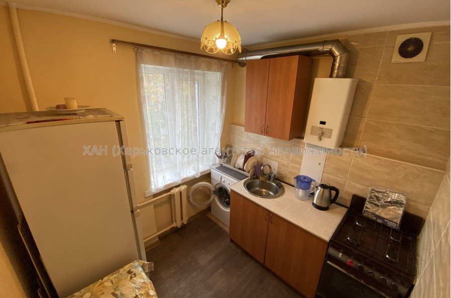 Продам квартиру, Защитников Неба ул. , 1  ком., 33 м², капитальный ремонт 