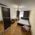 Продам квартиру, Защитников Неба ул. , 1  ком., 33 м², капитальный ремонт 