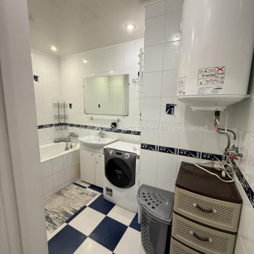 Продам квартиру, Тракторостроителей просп. , 63 , 3 кім., 65 м², капитальный ремонт 