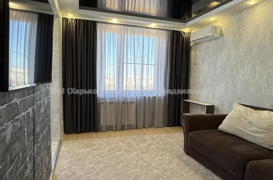 Продам квартиру, Тракторостроителей просп. , 63 , 3 кім., 65 м², капитальный ремонт 