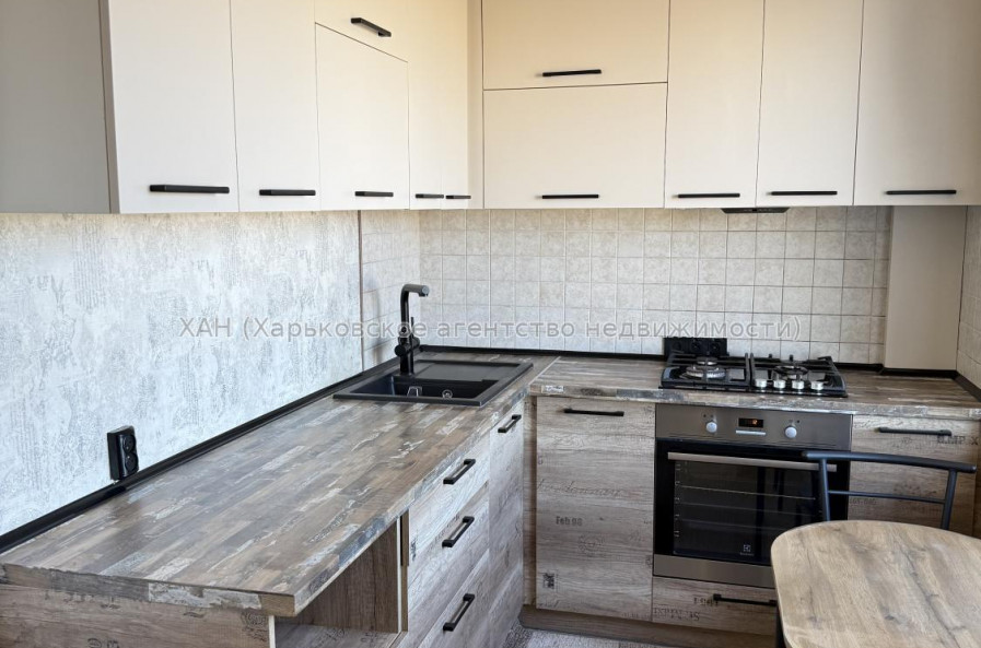 Продам квартиру, Тракторостроителей просп. , 63 , 3 кім., 65 м², капитальный ремонт 