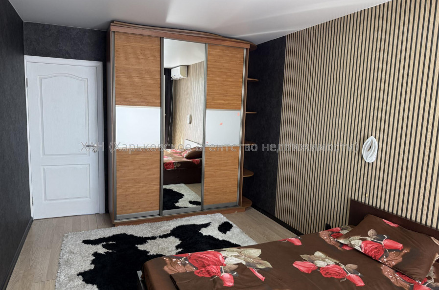 Продам квартиру, Тракторостроителей просп. , 63 , 3 кім., 65 м², капитальный ремонт 