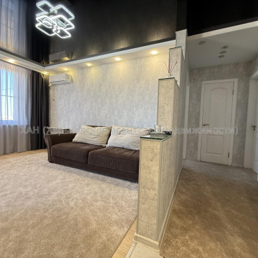 Продам квартиру, Тракторостроителей просп. , 63 , 3 кім., 65 м², капитальный ремонт 