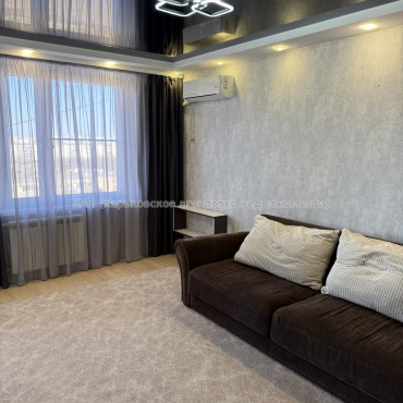 Продам квартиру, Тракторостроителей просп. , 63 , 3 кім., 65 м², капитальный ремонт 