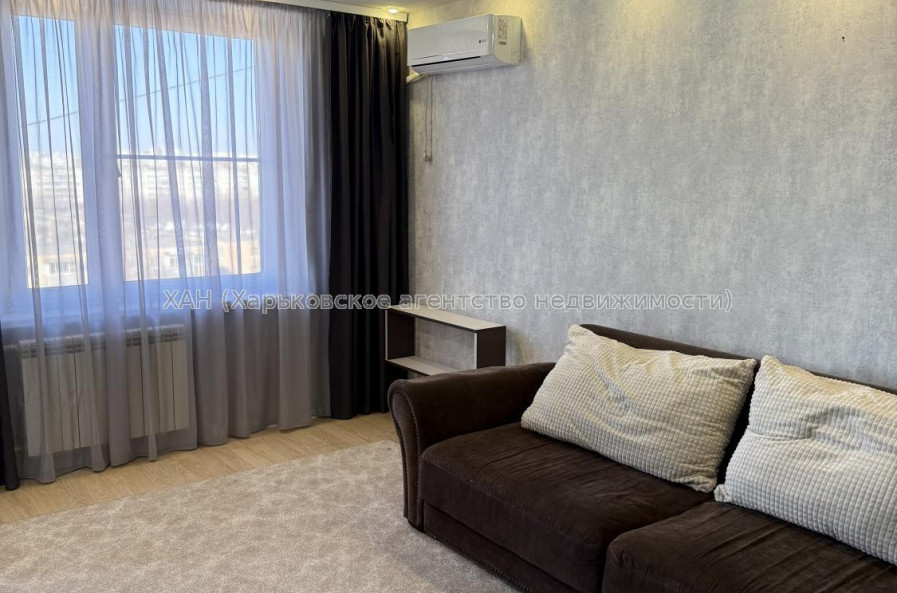 Продам квартиру, Тракторостроителей просп. , 63 , 3 кім., 65 м², капитальный ремонт 