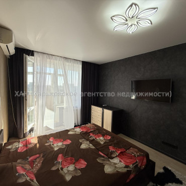 Продам квартиру, Тракторостроителей просп. , 63 , 3 кім., 65 м², капитальный ремонт 