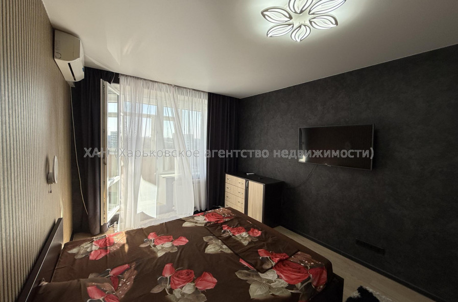 Продам квартиру, Тракторостроителей просп. , 63 , 3 кім., 65 м², капитальный ремонт 