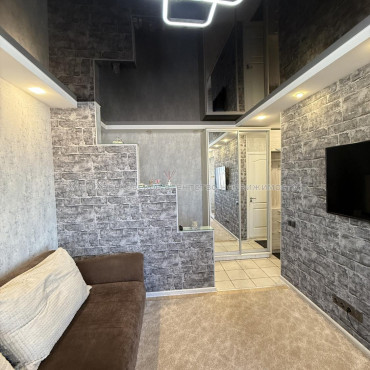 Продам квартиру, Тракторостроителей просп. , 63 , 3 кім., 65 м², капитальный ремонт 