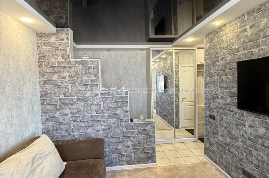 Продам квартиру, Тракторостроителей просп. , 63 , 3 кім., 65 м², капитальный ремонт 