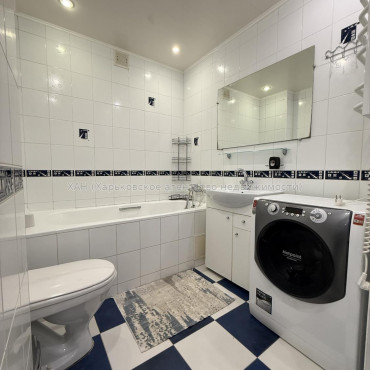 Продам квартиру, Тракторостроителей просп. , 63 , 3 кім., 65 м², капитальный ремонт 