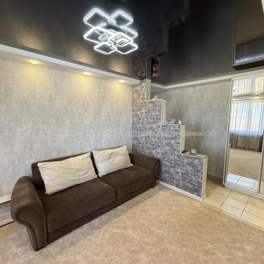 Продам квартиру, Тракторостроителей просп. , 63 , 3 кім., 65 м², капитальный ремонт 