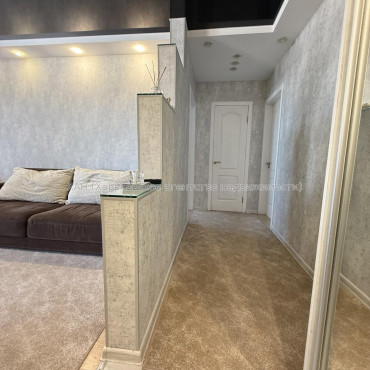 Продам квартиру, Тракторостроителей просп. , 63 , 3 кім., 65 м², капитальный ремонт 