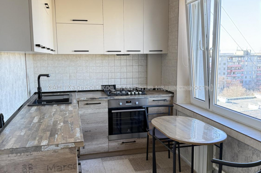 Продам квартиру, Тракторостроителей просп. , 63 , 3 кім., 65 м², капитальный ремонт 