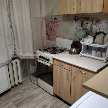 Продам квартиру, Харьковских Дивизий ул. , 1 кім., 29.80 м², советский ремонт 