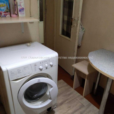Продам квартиру, Харьковских Дивизий ул. , 1 кім., 29.80 м², советский ремонт 