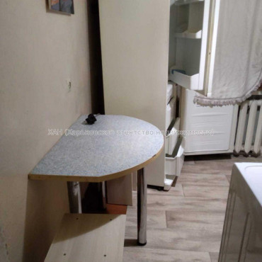 Продам квартиру, Харьковских Дивизий ул. , 1 кім., 29.80 м², советский ремонт 