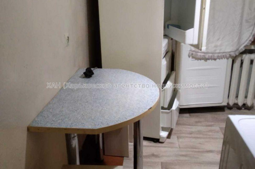 Продам квартиру, Харьковских Дивизий ул. , 1 кім., 29.80 м², советский ремонт 