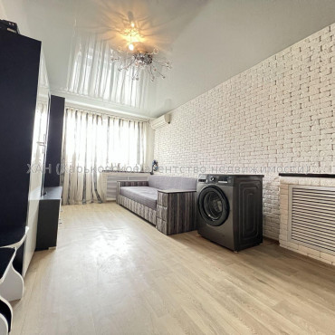 Продам квартиру, Каденюка ул. , 8А , 2 кім., 47.40 м², косметический ремонт 