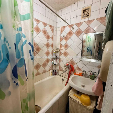 Продам квартиру, Байрона пр-т , 1 , 3 кім., 57 м², косметический ремонт 