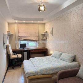 Продам квартиру, Байрона пр-т , 1 , 3 кім., 57 м², косметический ремонт