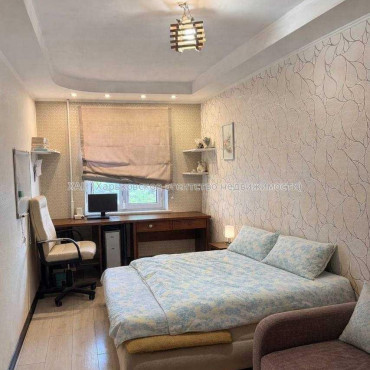 Продам квартиру, Байрона пр-т , 1 , 3 кім., 57 м², косметический ремонт 