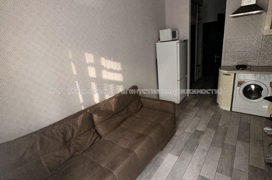 Продам квартиру, Фесенковская ул. , 15 , 1 кім., 19 м², капитальный ремонт 