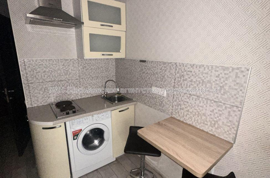 Продам квартиру, Фесенковская ул. , 15 , 1 кім., 19 м², капитальный ремонт 