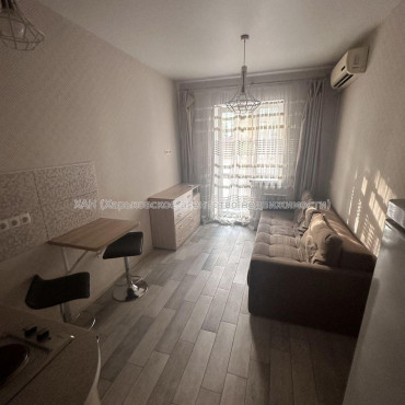 Продам квартиру, Фесенковская ул. , 15 , 1 кім., 19 м², капитальный ремонт 