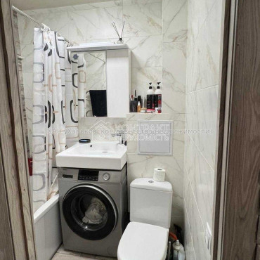 Продам квартиру, Байрона пр-т , 167 , 2 кім., 45 м², капитальный ремонт 