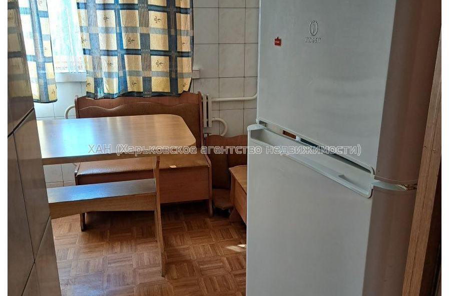 Продам квартиру, Соборности Украины ул. , 1 кім., 38.50 м², косметический ремонт 