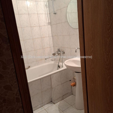 Продам квартиру, Соборности Украины ул. , 1 кім., 38.50 м², косметический ремонт 