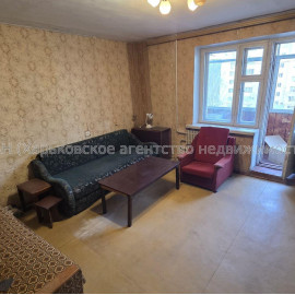 Продам квартиру, Братьев Гипиков ул. , 3 кім., 66.40 м², советский ремонт
