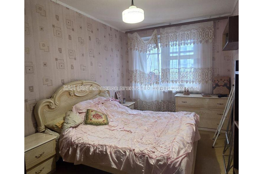 Продам квартиру, Братьев Гипиков ул. , 3 кім., 66.40 м², советский ремонт 