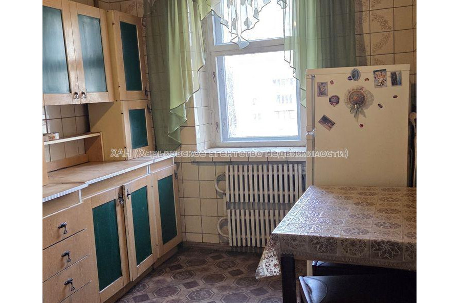 Продам квартиру, Братьев Гипиков ул. , 3 кім., 66.40 м², советский ремонт 