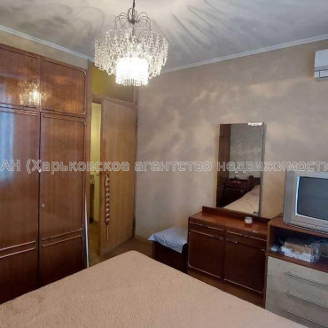 Продам квартиру, Непокоренных ул. , 70 , 2 кім., 46 м², капитальный ремонт 