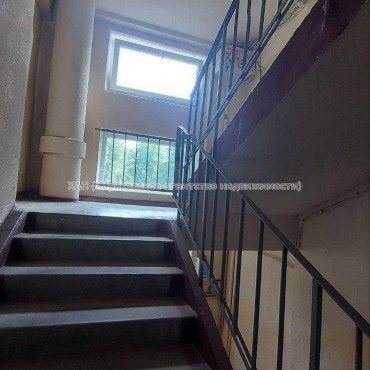 Продам квартиру, Непокоренных ул. , 70 , 2 кім., 46 м², капитальный ремонт 