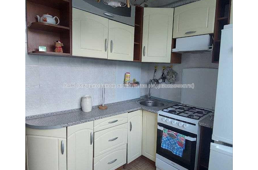 Продам квартиру, Непокоренных ул. , 70 , 2 кім., 46 м², капитальный ремонт 