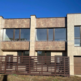 Продам будинок, Алупкинская ул. , 206 м², 3 соток, без отделочных работ