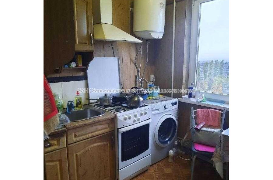 Продам квартиру, Аэрокосмический пр. , 174/8 , 3 кім., 68 м², косметический ремонт 