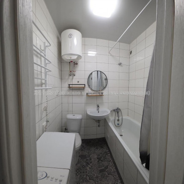 Продам квартиру, Победы просп. , 1 кім., 42 м², евроремонт 