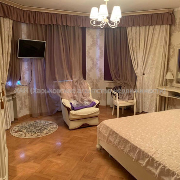 Продам дом, Ирининская ул. , 250 м², 5 сот., евроремонт 