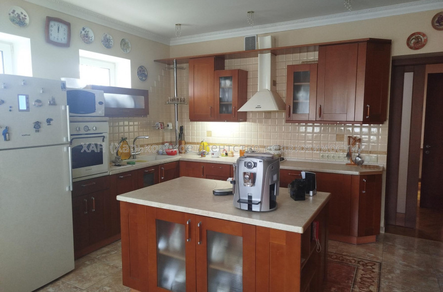 Продам дом, Ирининская ул. , 250 м², 5 сот., евроремонт 