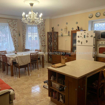 Продам дом, Ирининская ул. , 250 м², 5 сот., евроремонт 